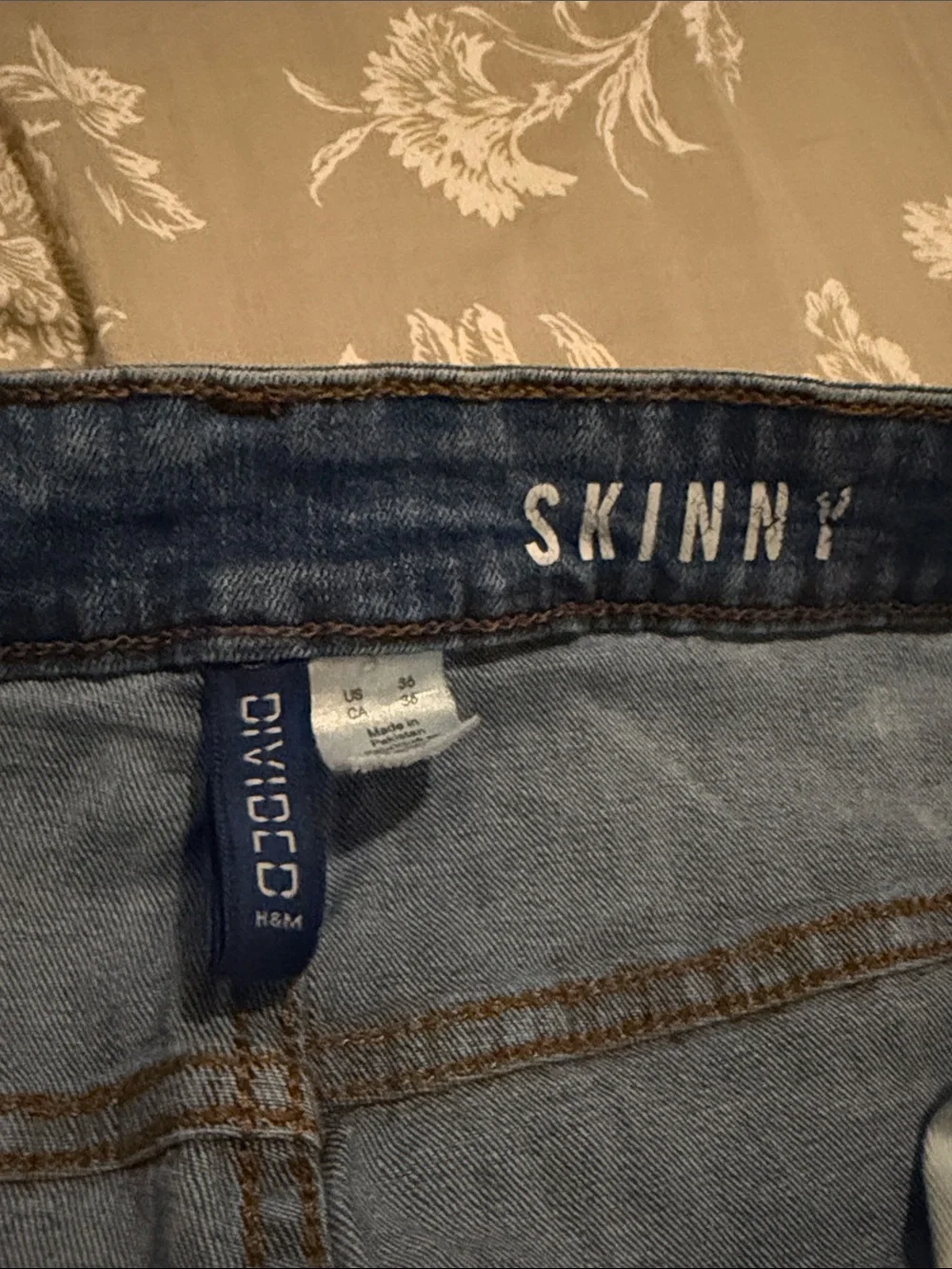 H&M Men's Slim-Straight Light Blue Ribbed Knee Jeans